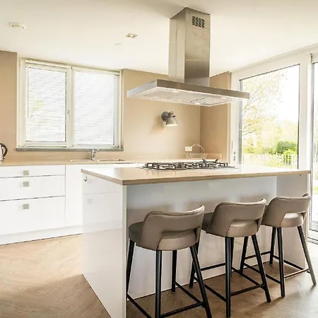 Вилла Thatched Wellness Near Texel Sea *