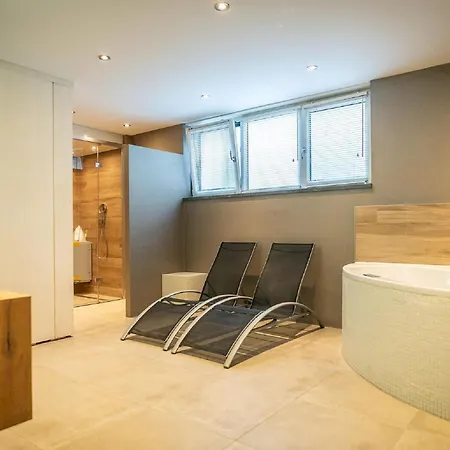 Вилла Thatched Wellness Near Texel Sea *