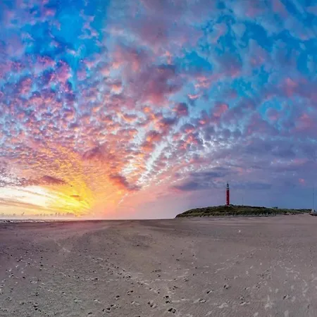 Thatched Wellness Near Texel Sea Вилла *